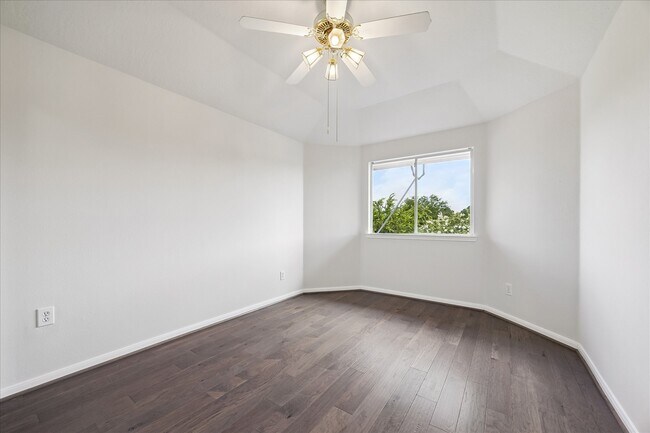 Building Photo - 3214 Trotwood Ln