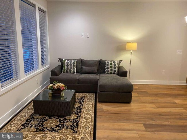 Building Photo - 1007 Morton Aly