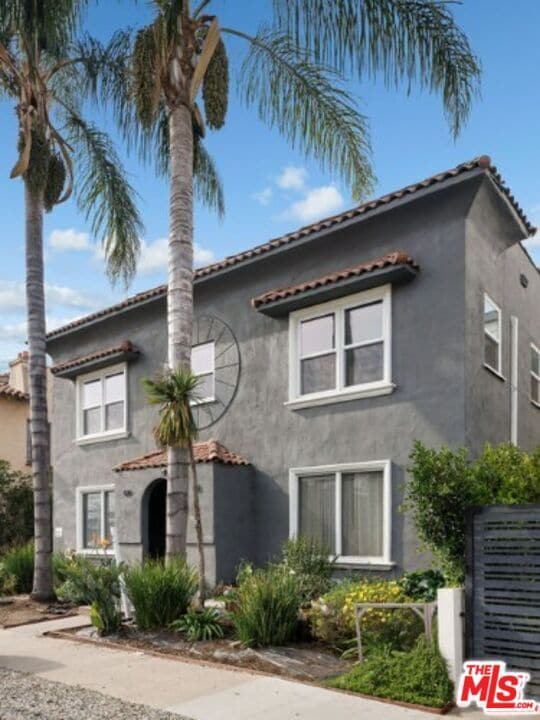 Building Photo - 409 N Curson Ave