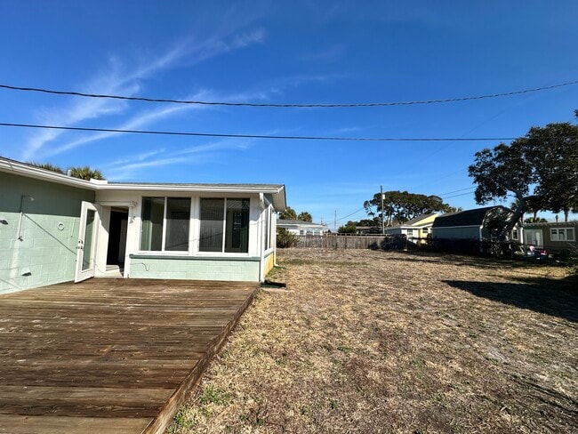 Building Photo - 241 Belaire Dr