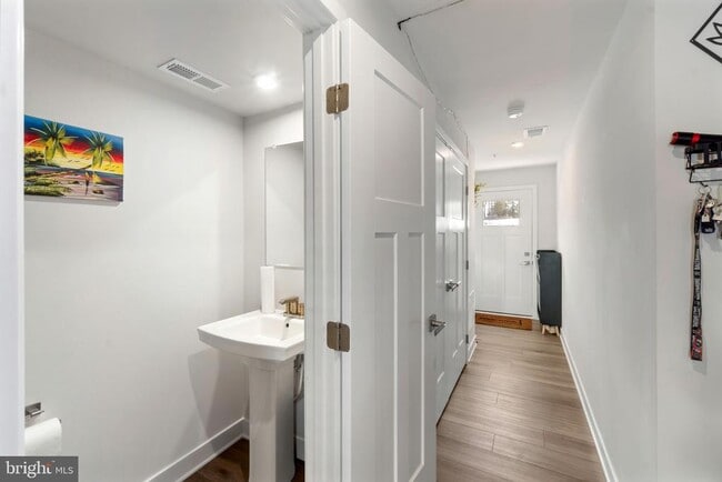 Building Photo - 7932 Tanbridge Ln