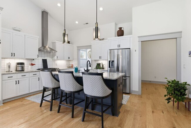 Building Photo - Modern & Fully-Furnished 3-Bedroom Home in Arden with Utilities Included