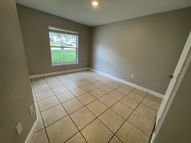 Building Photo - NEWLY RENOVATED 3/2 Duplex near Sleepy Hollow Sports Complex in Leesburg