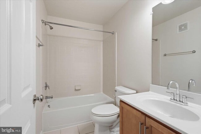 Building Photo - 2932 Finsbury Pl