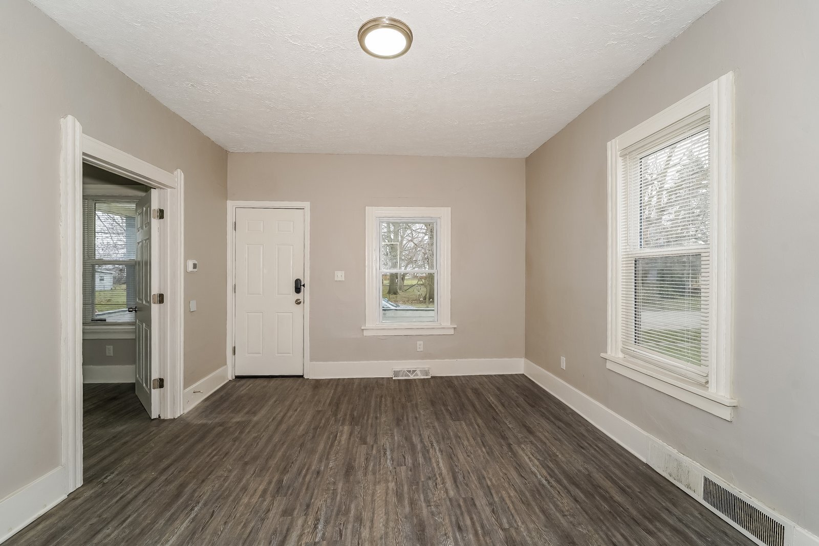 Building Photo - 912 E 34th St