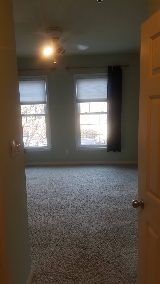 Building Photo - 290 Riverbend Dr