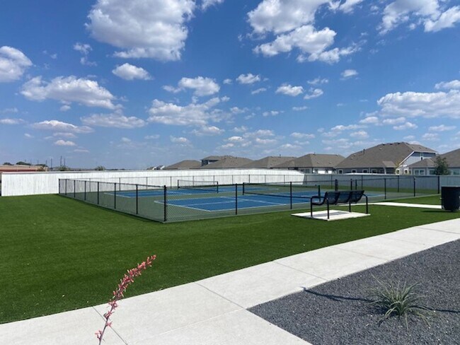 Building Photo - Brand New 4 Bed 2.5 Bath House with Large ...