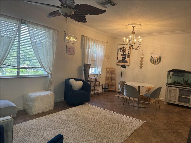 Building Photo - 3152 N Greenleaf Cir