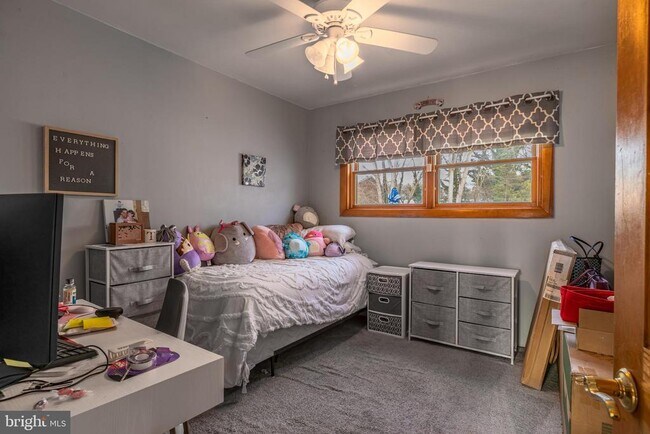 Building Photo - 211 Marlyn Ave