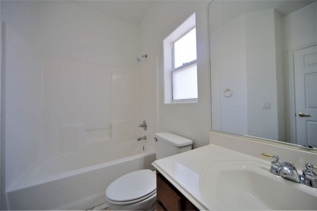 Building Photo - Gorgeous 3Bed/2Bath/2Car, 2-Story Home located in Caparola at Southern Highlands