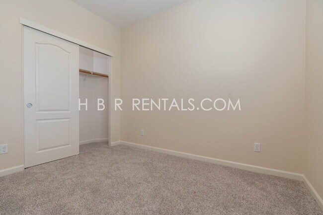 Building Photo - Questa Village - Mountain House- Spacious & Stylish 5-Bedroom Retreat in Mountain House – 3.5 Bat...