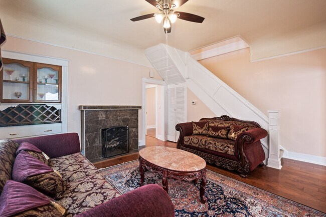 Building Photo - 725 S Meyler St