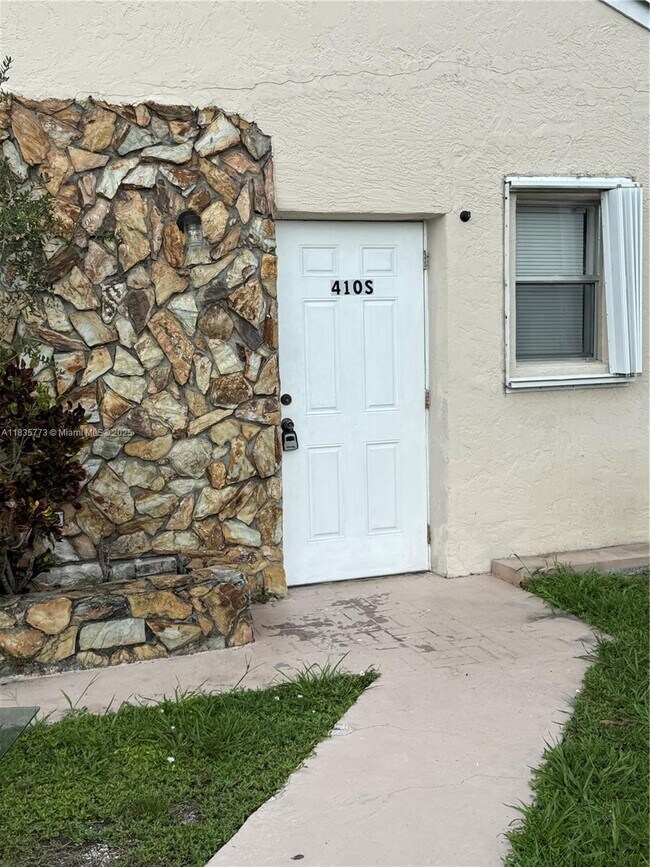 Building Photo - 410 N 58th Ave