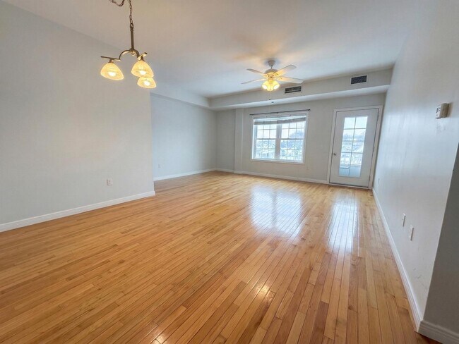 Building Photo - 8 Walnut St