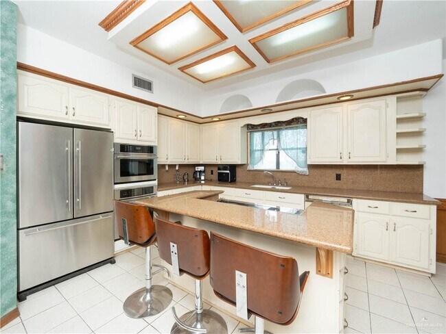 Building Photo - 36 Neuhaus Dr