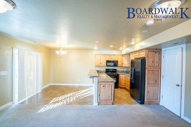 Building Photo - 3 Bed 3 Bath in Layton