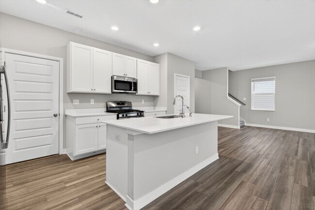 Building Photo - Welcome to this stunning 4-bedroom, 2.5-bathroom home located in the desirable Westfield, IN.