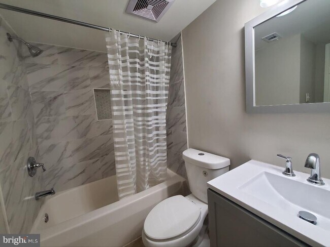 Building Photo - 11808 Breton Ct