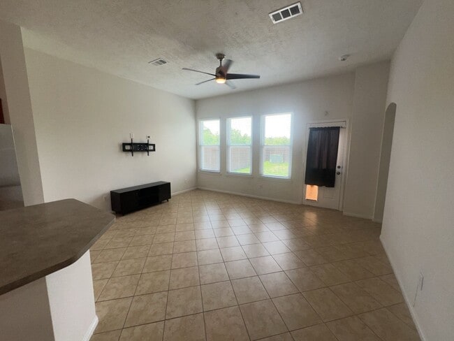 Building Photo - 3443 Rainshore Dr
