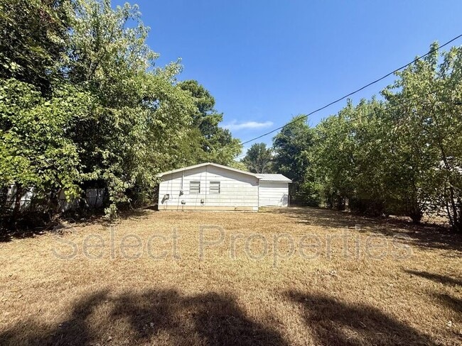 Building Photo - 3505 Fairview Dr