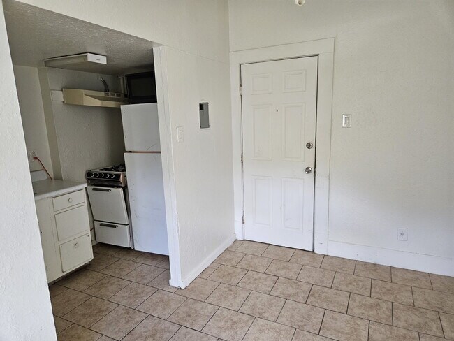 Building Photo - Utilities Included, Studio apartment in the heart of St. Mary's