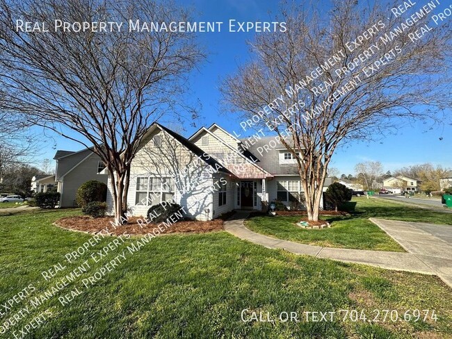 Building Photo - Charming 3 bed/ 2.5 bath home in Charlotte!