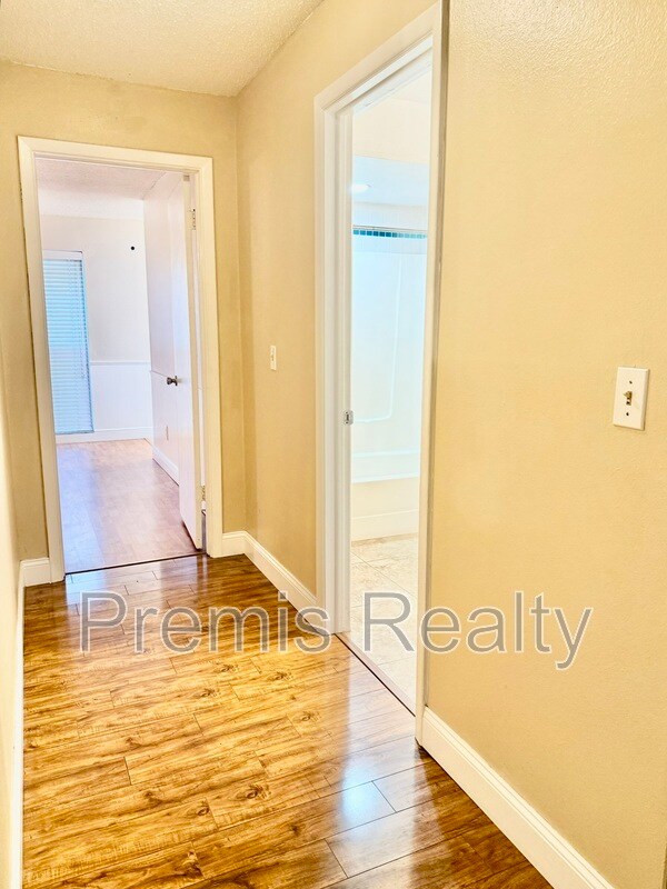 Building Photo - 2381 Timbercrest Cir W