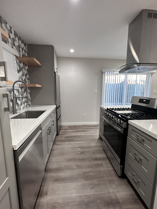 Building Photo - 1483 Fern Ave