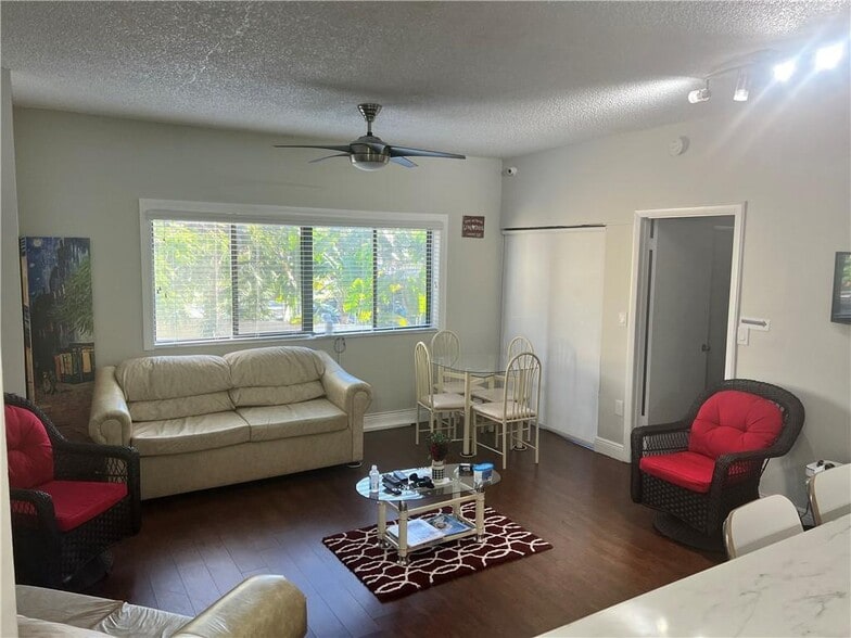 Building Photo - 2550 SW 18th Ter