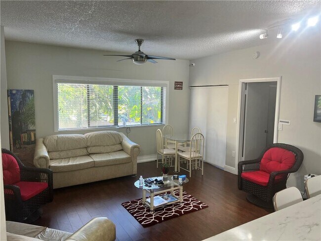 Building Photo - 2550 SW 18th Ter