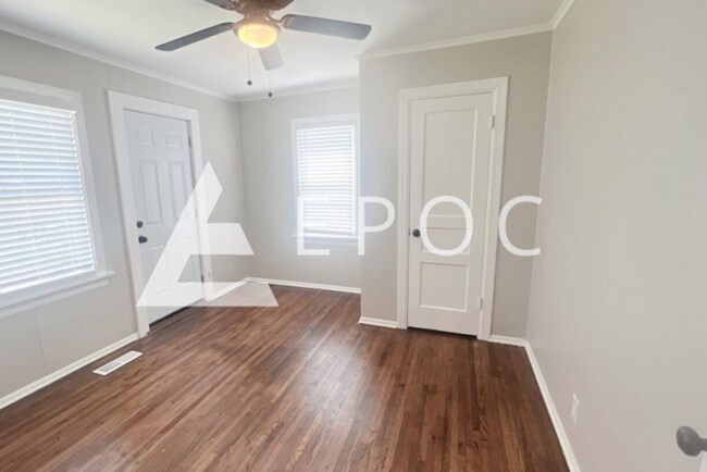 Building Photo - Newly Renovated- 2 Bedroom, 1 Bathroom Ava...