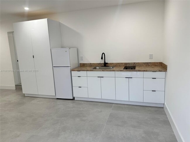 Building Photo - 10890 SW 68th Dr
