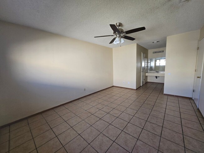 Building Photo - 2307 N Grand Ave