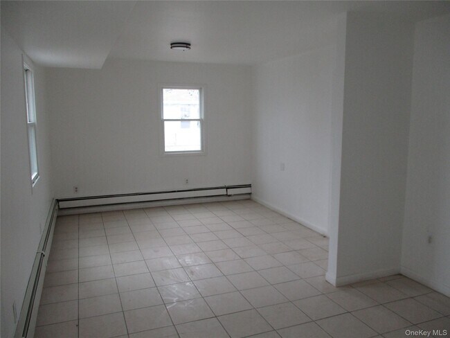 Building Photo - 94 Roger Ave