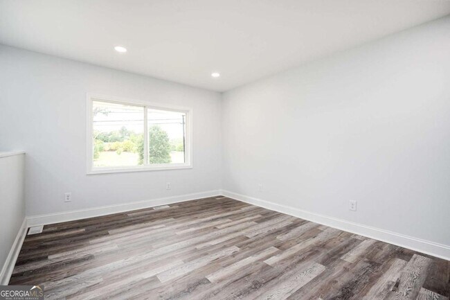 Building Photo - 3801 Hogan Rd SW