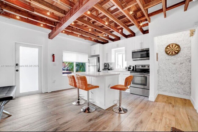 Building Photo - 524 NW 35th St