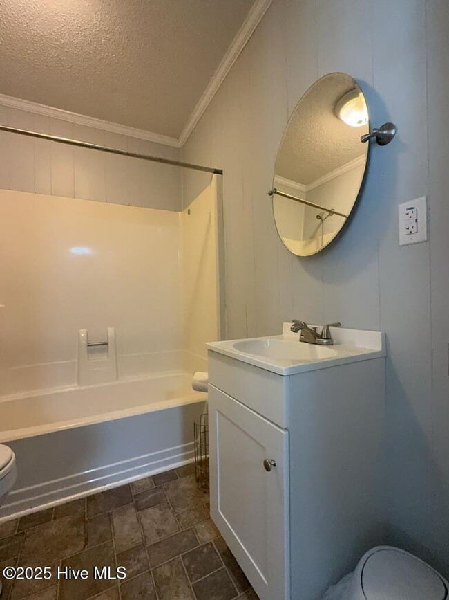 Building Photo - Beautiful 3 Bedroom, 2 Bath Home -135 Yate...