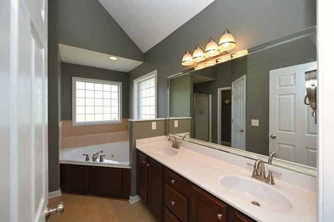 Building Photo - **BEAUTIFUL, WELL-MAINTAINED BRICK HOME ON A LOVELY 0.63-ACRE LOT IN A DESIRABLE NEIGHBORHOOD**