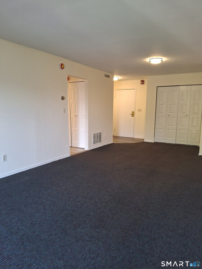 Building Photo - 393 Laurel Ave