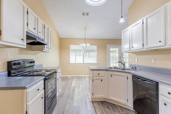 Building Photo - 14719 Highland Peak