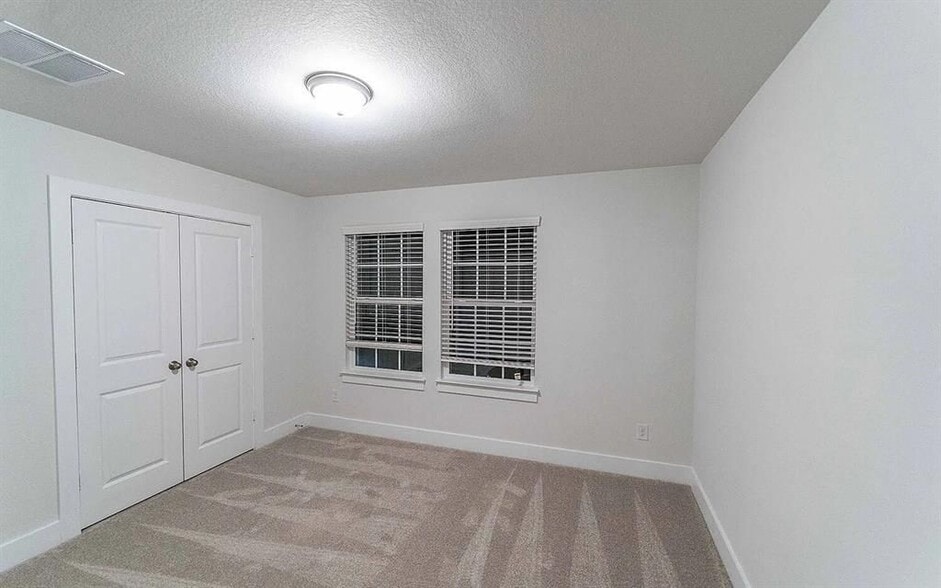 Building Photo - 213 Alicante Ln