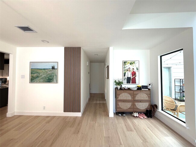 Building Photo - 13914 Swiss Hill Dr