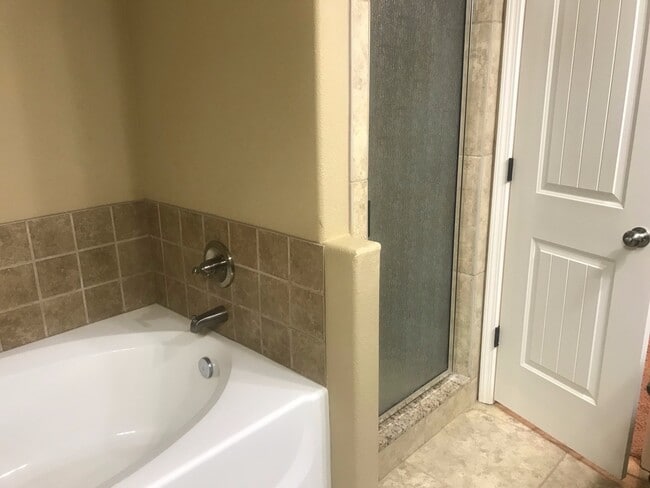 Building Photo - 7408 Topeka Dr