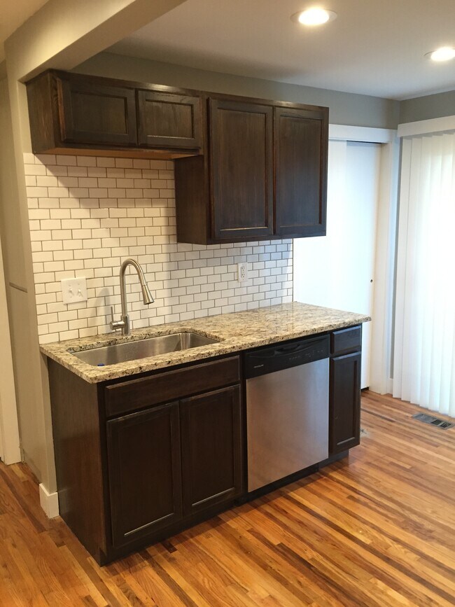 Building Photo - 664 E Ramona Ave