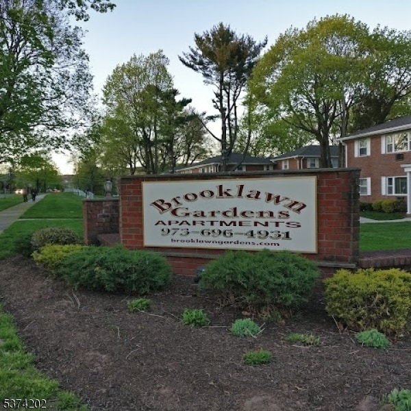 Primary Photo - 131 Hinchman Ave
