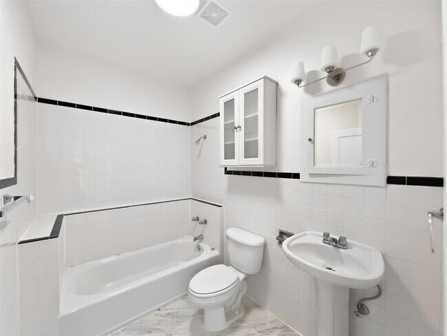 Building Photo - 4014 Avenue D