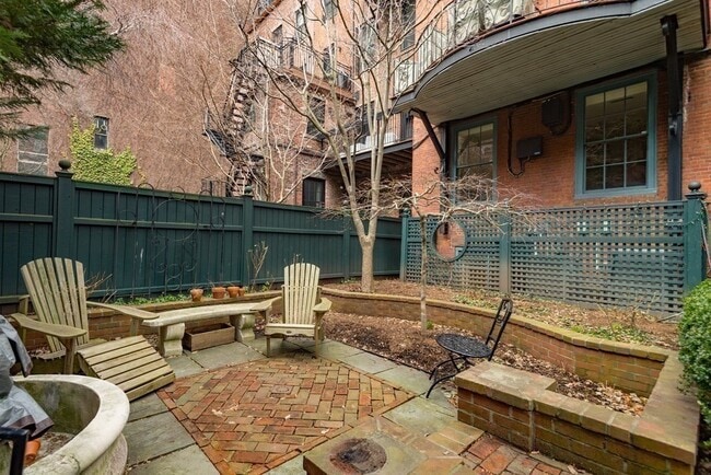 Building Photo - 64 Mt Vernon St