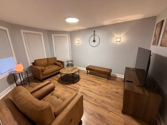 Building Photo - 5113 W Lexington St