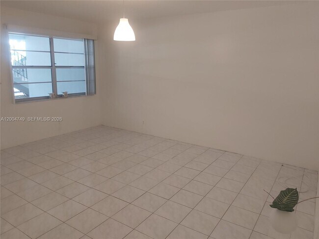 Building Photo - 1300 N 17th Ave