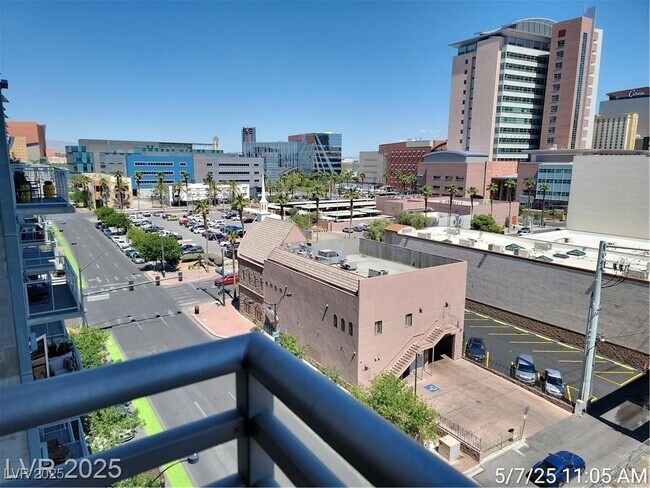 Building Photo - 353 E Bonneville Ave